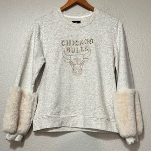 FISLL NBA Chicago Bulls Sweatshirt Pullover Faux Fur Cuff Size M